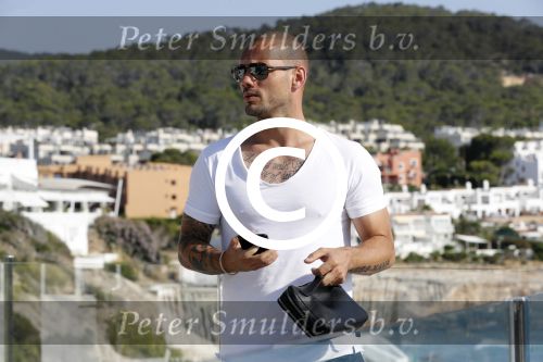 ibiza 23 juni 2017
Opening restarant club Xaxa van EWesley Sneijder en zijn vrouw Yolanthe Sneijder Cabau op eht strand van Cala Tarida.