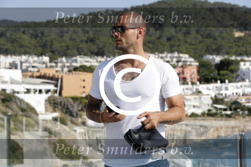 ibiza 23 juni 2017
Opening restarant club Xaxa van EWesley Sneijder en zijn vrouw Yolanthe Sneijder Cabau op eht strand van Cala Tarida.