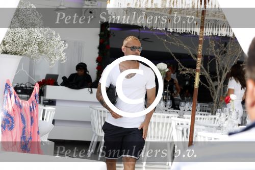 ibiza 23 juni 2017
Opening restarant club Xaxa van EWesley Sneijder en zijn vrouw Yolanthe Sneijder Cabau op eht strand van Cala Tarida.