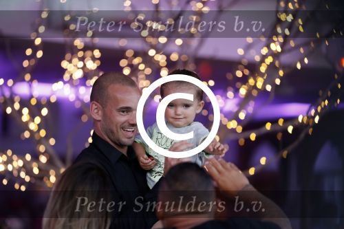 ibiza 23 juni 2017
Opening restarant club Xaxa van EWesley Sneijder en zijn vrouw Yolanthe Sneijder Cabau op eht strand van Cala Tarida.
