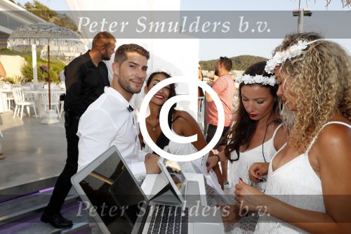 ibiza 23 juni 2017
Opening restarant club Xaxa van EWesley Sneijder en zijn vrouw Yolanthe Sneijder Cabau op eht strand van Cala Tarida. Xavier Cabau v Kasbergen