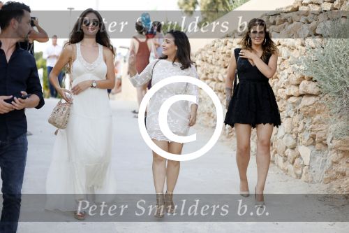 ibiza 23 juni 2017
Opening restarant club Xaxa van EWesley Sneijder en zijn vrouw Yolanthe Sneijder Cabau op eht strand van Cala Tarida.