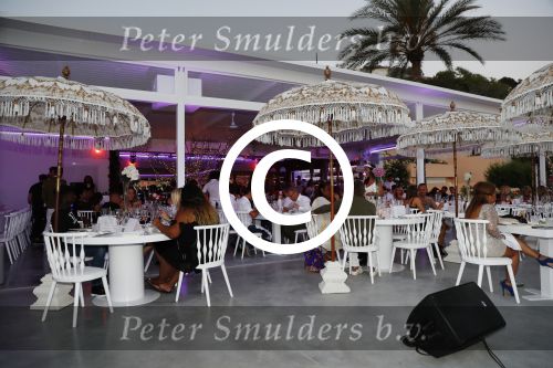 ibiza 23 juni 2017
Opening restarant club Xaxa van EWesley Sneijder en zijn vrouw Yolanthe Sneijder Cabau op eht strand van Cala Tarida.