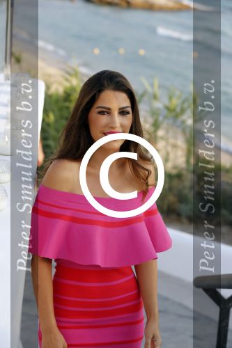 ibiza 23 juni 2017
Opening restarant club Xaxa van EWesley Sneijder en zijn vrouw Yolanthe Sneijder Cabau op eht strand van Cala Tarida.