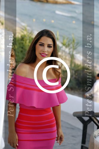 ibiza 23 juni 2017
Opening restarant club Xaxa van EWesley Sneijder en zijn vrouw Yolanthe Sneijder Cabau op eht strand van Cala Tarida.