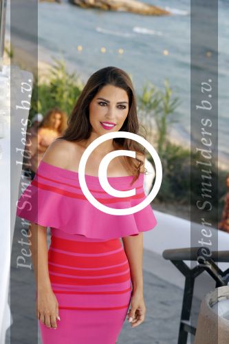 ibiza 23 juni 2017
Opening restarant club Xaxa van EWesley Sneijder en zijn vrouw Yolanthe Sneijder Cabau op eht strand van Cala Tarida.