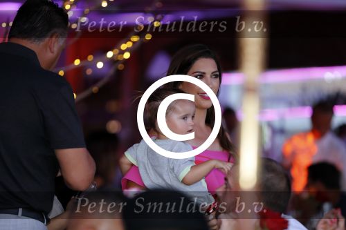 ibiza 23 juni 2017
Opening restarant club Xaxa van EWesley Sneijder en zijn vrouw Yolanthe Sneijder Cabau op eht strand van Cala Tarida.