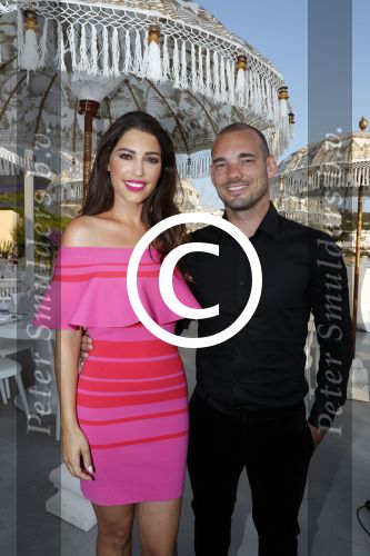 ibiza 23 juni 2017
Opening restarant club Xaxa van EWesley Sneijder en zijn vrouw Yolanthe Sneijder Cabau op eht strand van Cala Tarida.