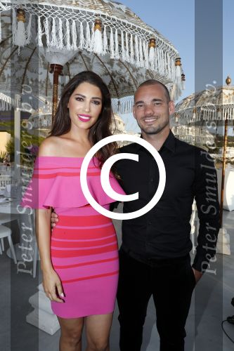 ibiza 23 juni 2017
Opening restarant club Xaxa van EWesley Sneijder en zijn vrouw Yolanthe Sneijder Cabau op eht strand van Cala Tarida.