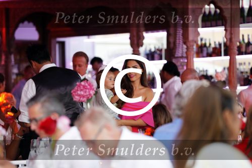 ibiza 23 juni 2017
Opening restarant club Xaxa van EWesley Sneijder en zijn vrouw Yolanthe Sneijder Cabau op eht strand van Cala Tarida.. yolanthe met zoon Xess Xava