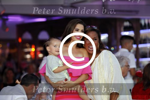 ibiza 23 juni 2017
Opening restarant club Xaxa van EWesley Sneijder en zijn vrouw Yolanthe Sneijder Cabau op eht strand van Cala Tarida.. yolanthe met zoon Xess Xava en Patty Brard