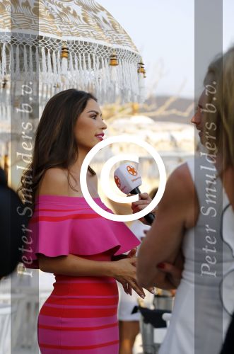 ibiza 23 juni 2017
Opening restarant club Xaxa van EWesley Sneijder en zijn vrouw Yolanthe Sneijder Cabau op eht strand van Cala Tarida.