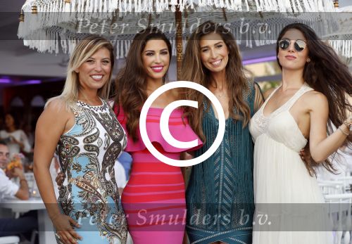 ibiza 23 juni 2017
Opening restarant club Xaxa van EWesley Sneijder en zijn vrouw Yolanthe Sneijder Cabau op eht strand van Cala Tarida.