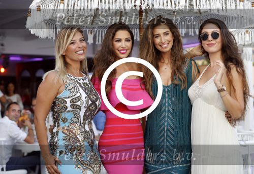 ibiza 23 juni 2017
Opening restarant club Xaxa van EWesley Sneijder en zijn vrouw Yolanthe Sneijder Cabau op eht strand van Cala Tarida.