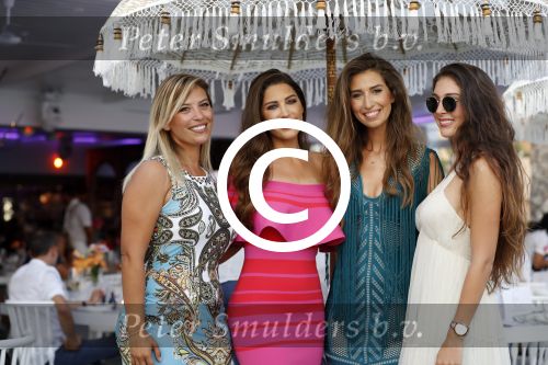 ibiza 23 juni 2017
Opening restarant club Xaxa van EWesley Sneijder en zijn vrouw Yolanthe Sneijder Cabau op eht strand van Cala Tarida.