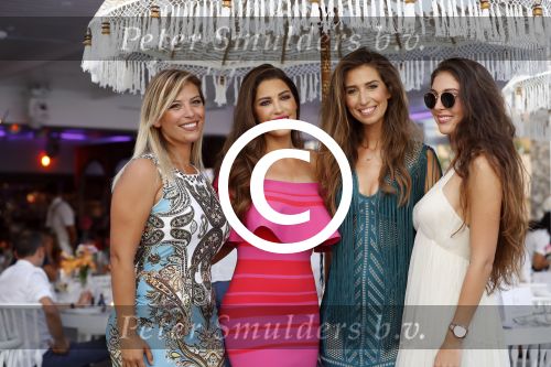 ibiza 23 juni 2017
Opening restarant club Xaxa van EWesley Sneijder en zijn vrouw Yolanthe Sneijder Cabau op eht strand van Cala Tarida.