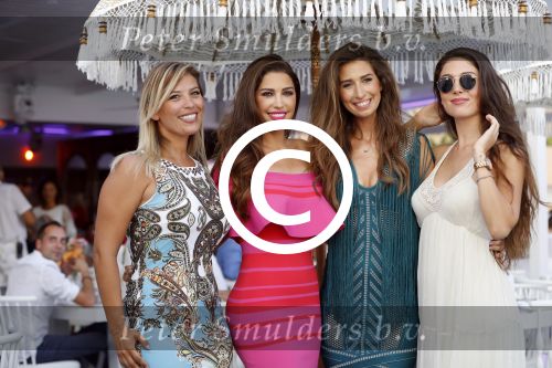 ibiza 23 juni 2017
Opening restarant club Xaxa van EWesley Sneijder en zijn vrouw Yolanthe Sneijder Cabau op eht strand van Cala Tarida. Yolanthe met zussen Rebecca en Xelly en ...