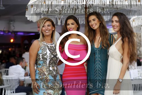ibiza 23 juni 2017
Opening restarant club Xaxa van EWesley Sneijder en zijn vrouw Yolanthe Sneijder Cabau op eht strand van Cala Tarida. Yolanthe met zussen Rebecca en Xelly en ...