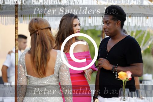 ibiza 23 juni 2017
Opening restarant club Xaxa van Wesley Sneijder en zijn vrouw Yolanthe Sneijder Cabau op eht strand van Cala Tarida. Yolanthe met Johnny Kelvin