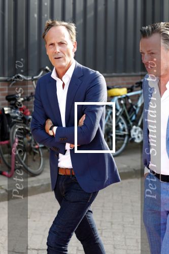 Amsterdam 6 juli 2018
Gordon viert zijn 50e verjaardag bij de Harbour Club en gaat daarna varen met de roze MS de Jordaan. advocaat