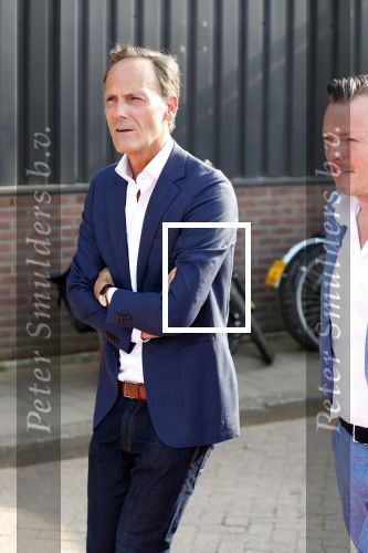 Amsterdam 6 juli 2018
Gordon viert zijn 50e verjaardag bij de Harbour Club en gaat daarna varen met de roze MS de Jordaan. advocaat