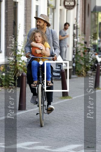 Amsterdam 12 juli 2018
Alain Clark met zijn zoontje op de fiets.