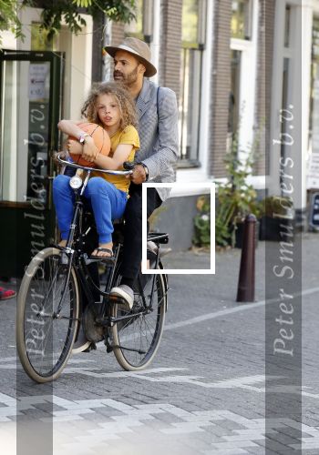 Amsterdam 12 juli 2018
Alain Clark met zijn zoontje op de fiets.