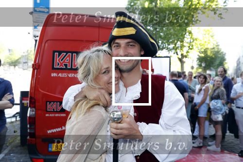 Amsterdam 29 juni 2018
Forum voor Democratie van Thierry Baudet varen met relaties door de grachten van Amsterdam . oa aanwezig Matthijs Albers Jort kelder (met eigen boot) Alwien Tulner Mat Herben Theo Hiddema en Ebru Umar.
