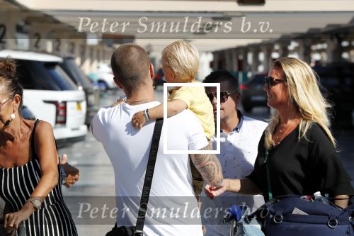 Marbella 26 juli 2018
Andre Hazes en zijn vriendin Monique en zoontje Dre vieren vakantie met Monique haar ouders in een villa van vrienden