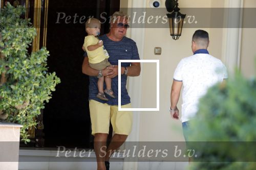 Marbella 26 juli 2018
Andre Hazes en zijn vriendin Monique en zoontje Dre vieren vakantie met Monique haar ouders in een villa van vrienden