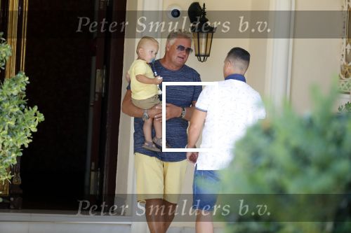 Marbella 26 juli 2018
Andre Hazes en zijn vriendin Monique en zoontje Dre vieren vakantie met Monique haar ouders in een villa van vrienden