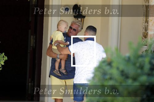 Marbella 26 juli 2018
Andre Hazes en zijn vriendin Monique en zoontje Dre vieren vakantie met Monique haar ouders in een villa van vrienden