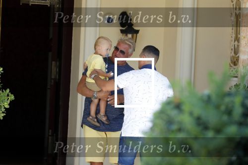 Marbella 26 juli 2018
Andre Hazes en zijn vriendin Monique en zoontje Dre vieren vakantie met Monique haar ouders in een villa van vrienden