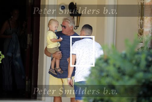 Marbella 26 juli 2018
Andre Hazes en zijn vriendin Monique en zoontje Dre vieren vakantie met Monique haar ouders in een villa van vrienden