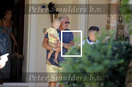 Marbella 26 juli 2018
Andre Hazes en zijn vriendin Monique en zoontje Dre vieren vakantie met Monique haar ouders in een villa van vrienden