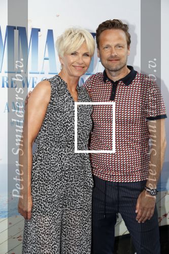 Amsterdam 17 juli 2018
Premiere Mamma mia in Tuschinski. Anita Witzier met man