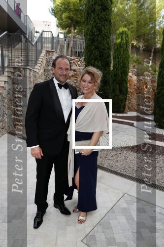 Mallorca 29 juni 2018
Iris van den Ende (1989) en Vincent Biekman (1981) zijn zaterdag 30 juni 2018 â€™sÂ middags in het huwelijk getreden, in aanwezigheid van familie en vrienden. Ze werden getrouwd door Dennis, de neef van Vincent Biekman.  
Iris en Vincent zijn twee weken geleden, op 16 juni 2018, in Amsterdam voor de wet getrouwd. 
De getuigen van Iris waren vriendin Madeline en haar broer Vincent. Voor Vincent getuigden zijn twee oudste vrienden Eli en Jermaine. 
De bruidsjurk van Iris werd ontworpen door Armani PrivÃ©. Joop en Janine v d Ende waren natuurlijk aanwezig op deze prachtige dag. Antje Monteiro met haar partner Dennis