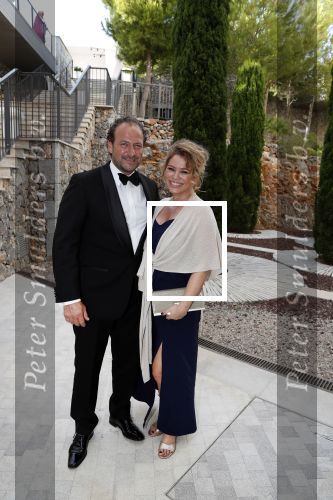 Mallorca 29 juni 2018
Iris van den Ende (1989) en Vincent Biekman (1981) zijn zaterdag 30 juni 2018 â€™sÂ middags in het huwelijk getreden, in aanwezigheid van familie en vrienden. Ze werden getrouwd door Dennis, de neef van Vincent Biekman.  
Iris en Vincent zijn twee weken geleden, op 16 juni 2018, in Amsterdam voor de wet getrouwd. 
De getuigen van Iris waren vriendin Madeline en haar broer Vincent. Voor Vincent getuigden zijn twee oudste vrienden Eli en Jermaine. 
De bruidsjurk van Iris werd ontworpen door Armani PrivÃ©. Joop en Janine v d Ende waren natuurlijk aanwezig op deze prachtige dag. Antje Monteiro met haar partner Dennis