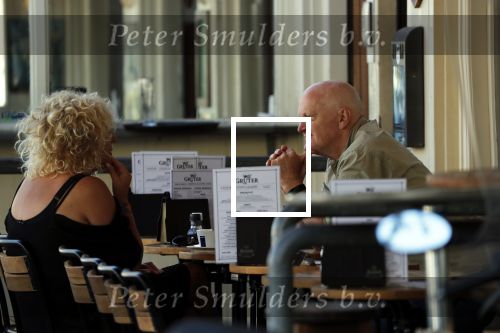 Amsterdam 5 juli 2018
Arnold Karskens met een vrouw op terras in Amsterdam zuid.