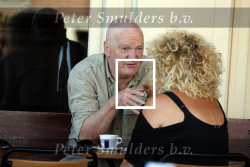 Amsterdam 5 juli 2018
Arnold Karskens met een vrouw op terras in Amsterdam zuid.