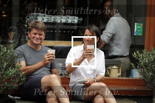 Amsterdam 22 juli 2018
Beau v Erven Dorens en zijn vrouw Selly drinken koffietje op de utrechtsestraat.
