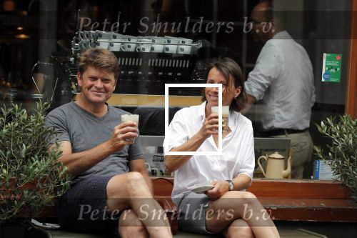 Amsterdam 22 juli 2018
Beau v Erven Dorens en zijn vrouw Selly drinken koffietje op de utrechtsestraat.