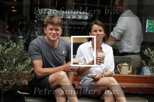 Amsterdam 22 juli 2018
Beau v Erven Dorens en zijn vrouw Selly drinken koffietje op de utrechtsestraat.
