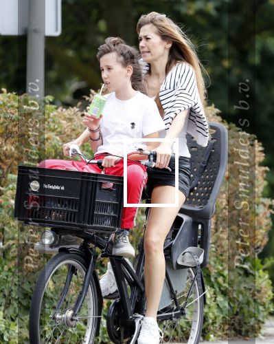 Amsterdam 9 juli 2018
Beertje v Beers met dochter op de fiets.