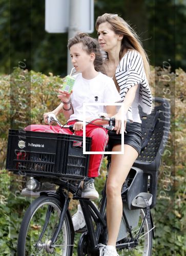 Amsterdam 9 juli 2018
Beertje v Beers met dochter op de fiets.