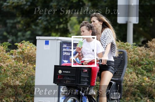Amsterdam 9 juli 2018
Beertje v Beers met dochter op de fiets.