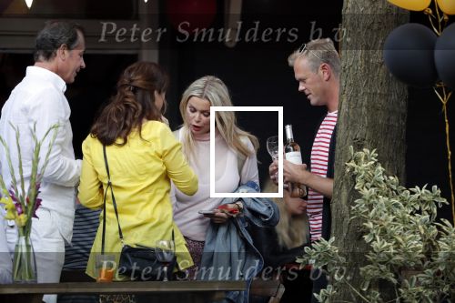 Amsterdam 13 juli 2018
Bridget Maasland en Leon de Ruiter op terras met Carolien de Bruijn en Erik de Vogel