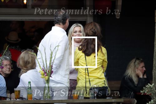 Amsterdam 13 juli 2018
Bridget Maasland en Leon de Ruiter op terras met Carolien de Bruijn en Erik de Vogel