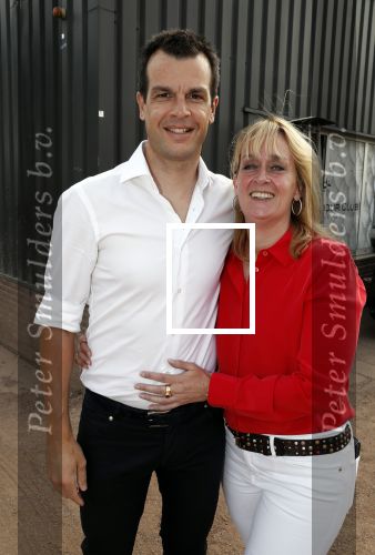 Amsterdam 6 juli 2018
Gordon viert zijn 50e verjaardag bij de Harbour Club en gaat daarna varen met de roze MS de Jordaan. Carlo v Lienden met zijn vrouw