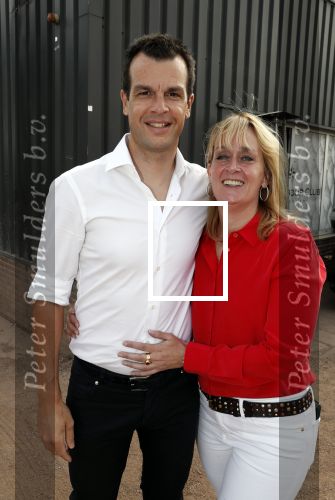 Amsterdam 6 juli 2018
Gordon viert zijn 50e verjaardag bij de Harbour Club en gaat daarna varen met de roze MS de Jordaan. Carlo v Lienden met zijn vrouw